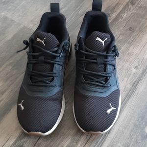 Puma black sneakers slip or tie on, gently used